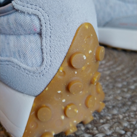 New Balance Ladies Size 8 Running Shoe - Picture 1 of 10